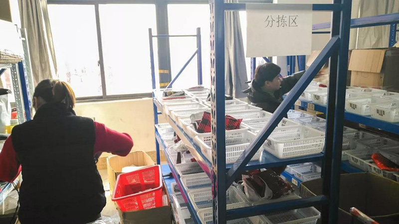 向老外出口圣誕用品，浙江義烏商人年銷數(shù)千萬